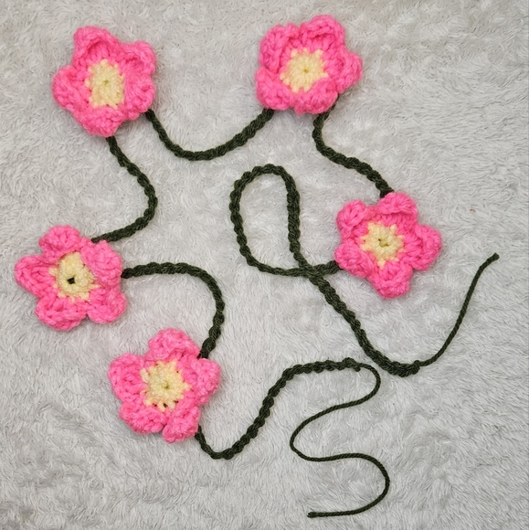 Crochet Pink Floral Daisy Garland - Picture 1 of 5